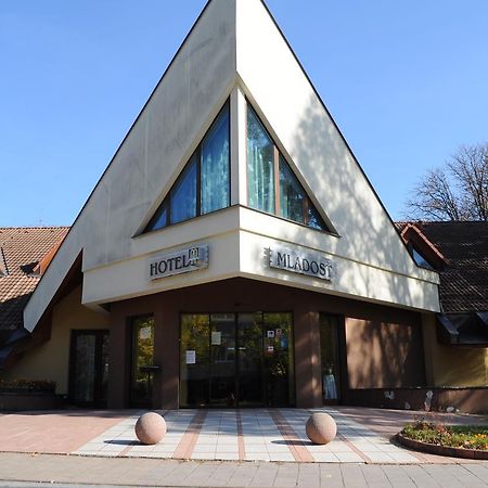 Hotel Mladost Lipany Buitenkant foto