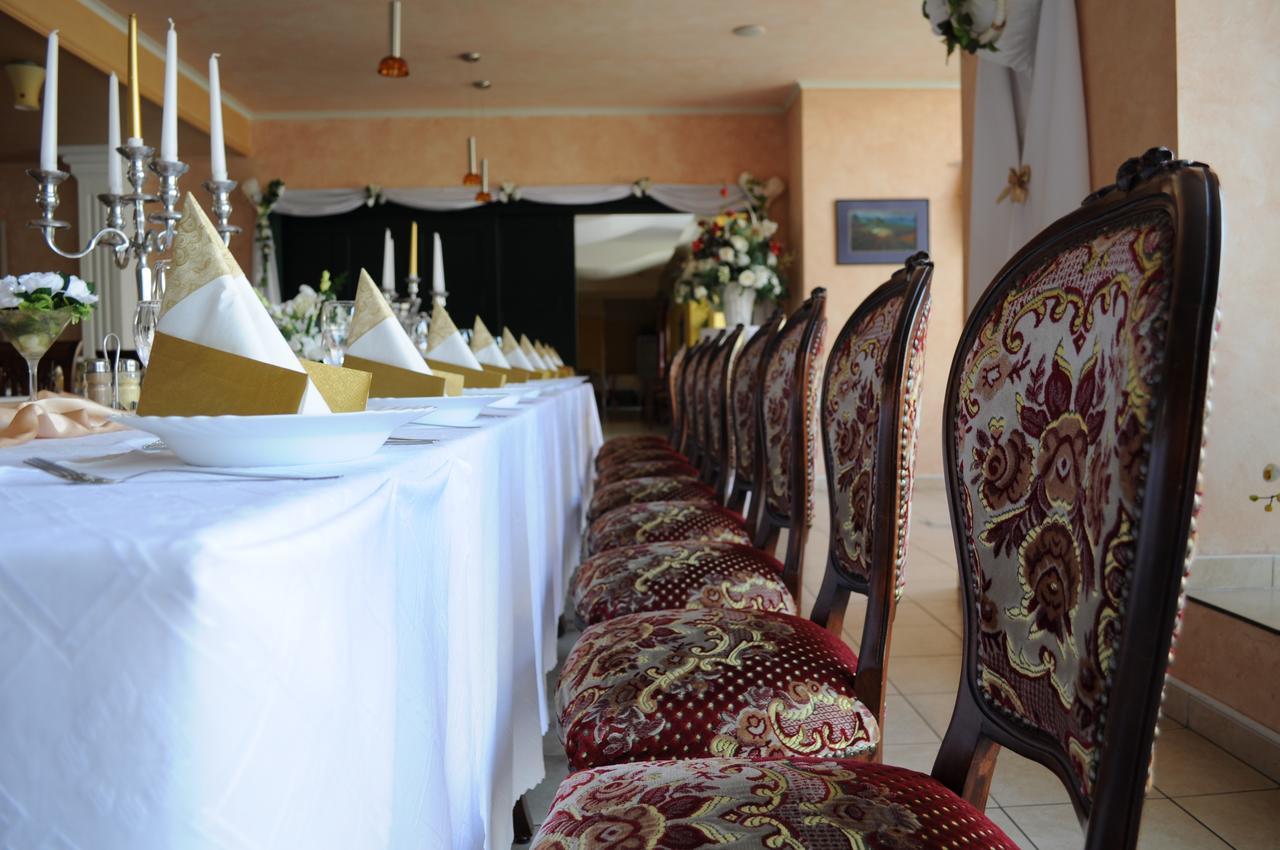 Hotel Mladost Lipany Buitenkant foto
