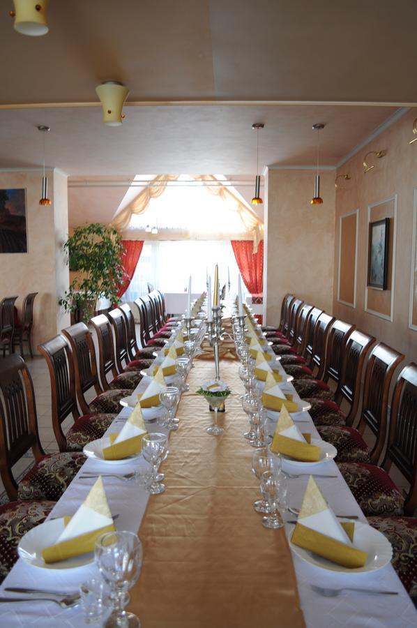 Hotel Mladost Lipany Buitenkant foto