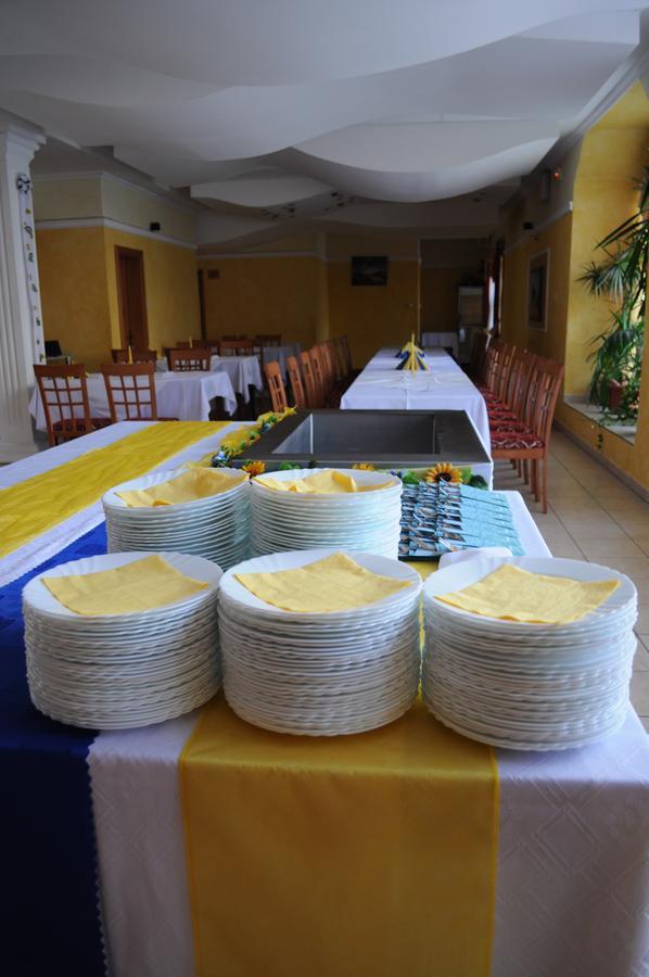 Hotel Mladost Lipany Buitenkant foto