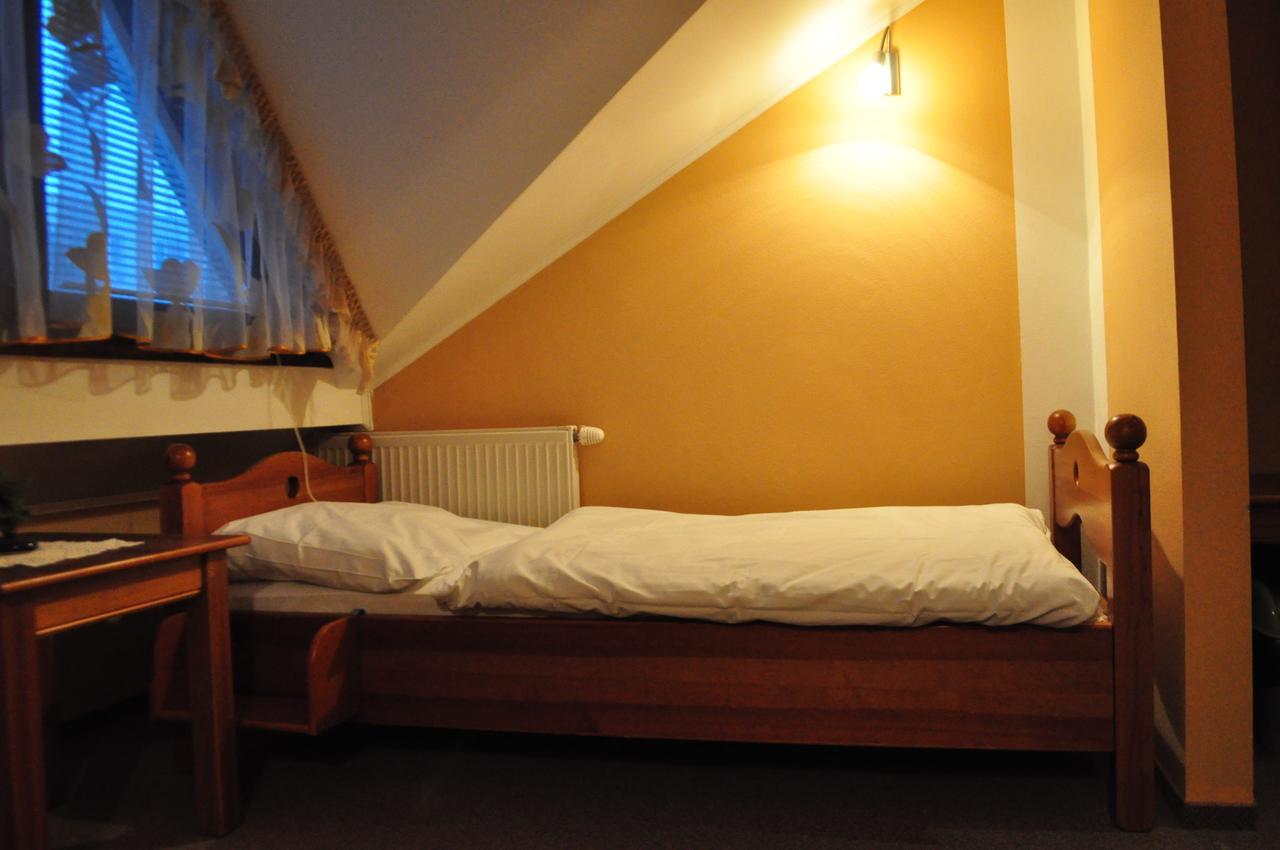 Hotel Mladost Lipany Buitenkant foto