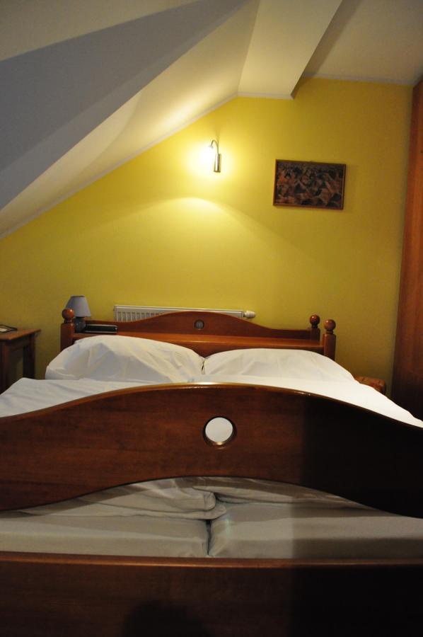 Hotel Mladost Lipany Buitenkant foto