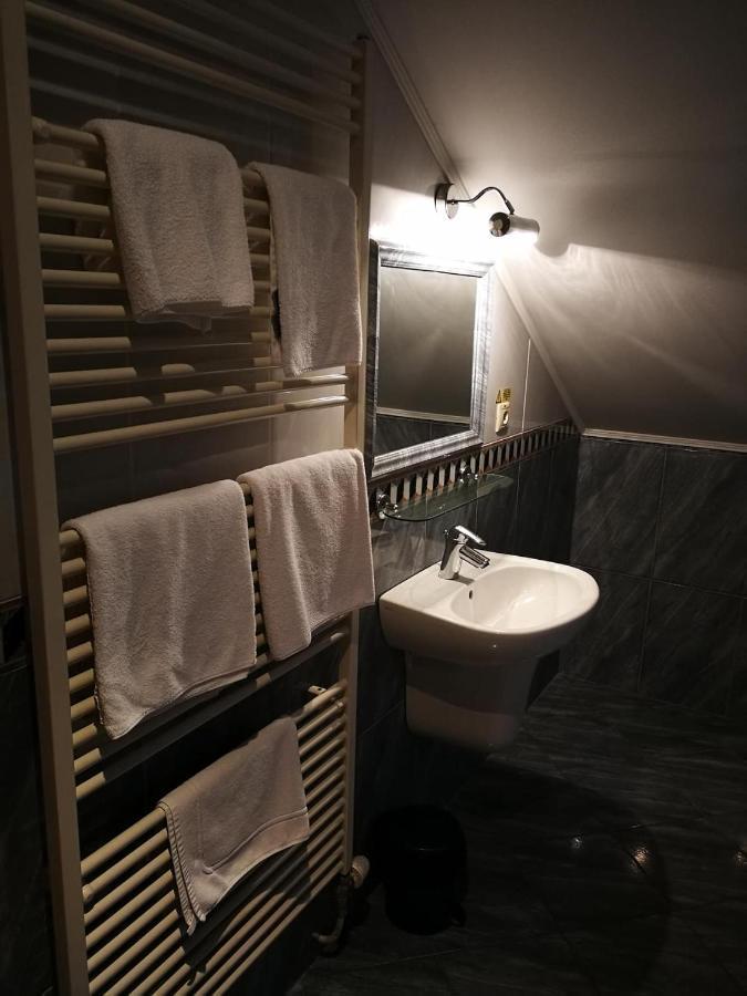 Hotel Mladost Lipany Buitenkant foto