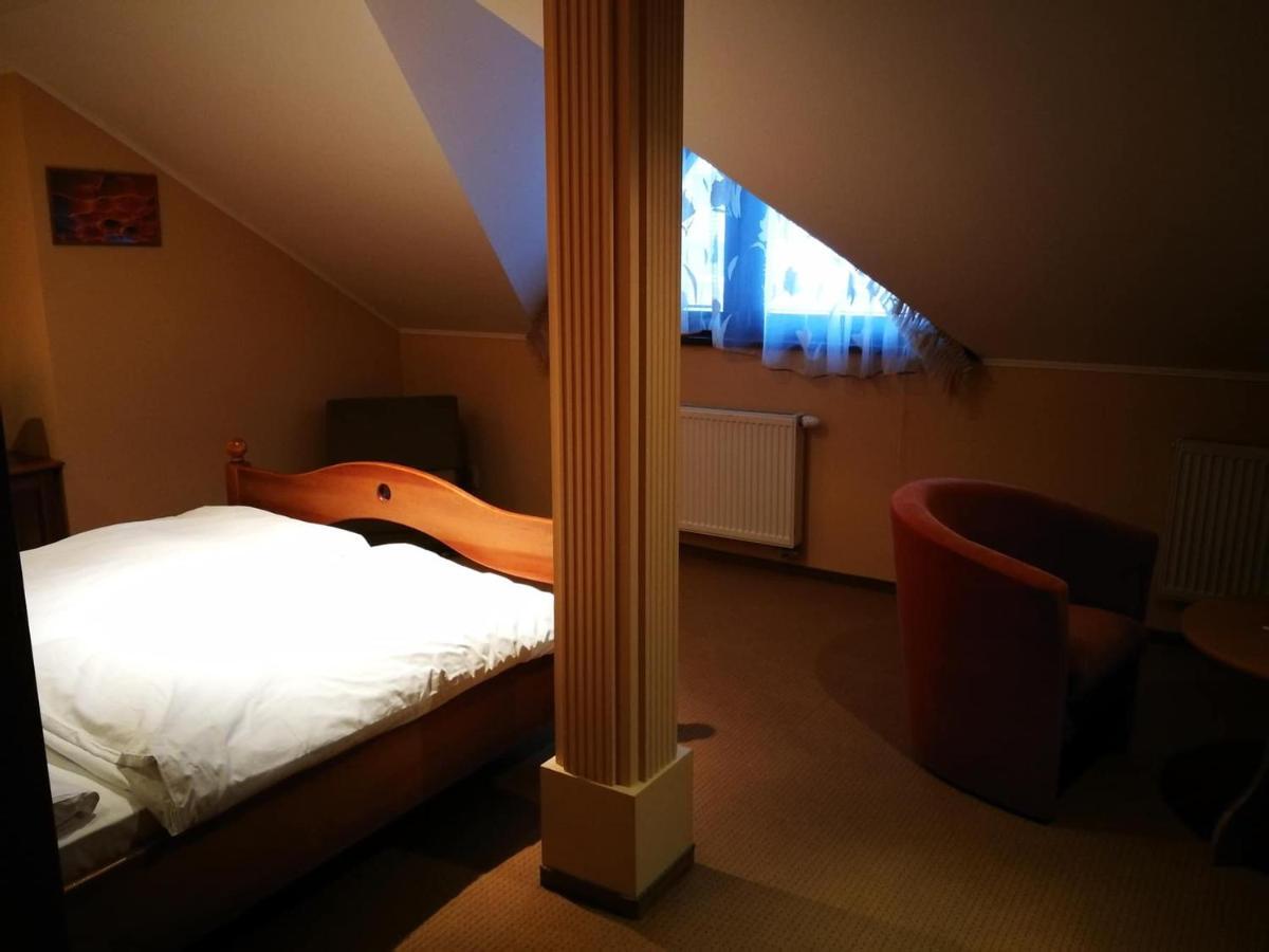 Hotel Mladost Lipany Buitenkant foto