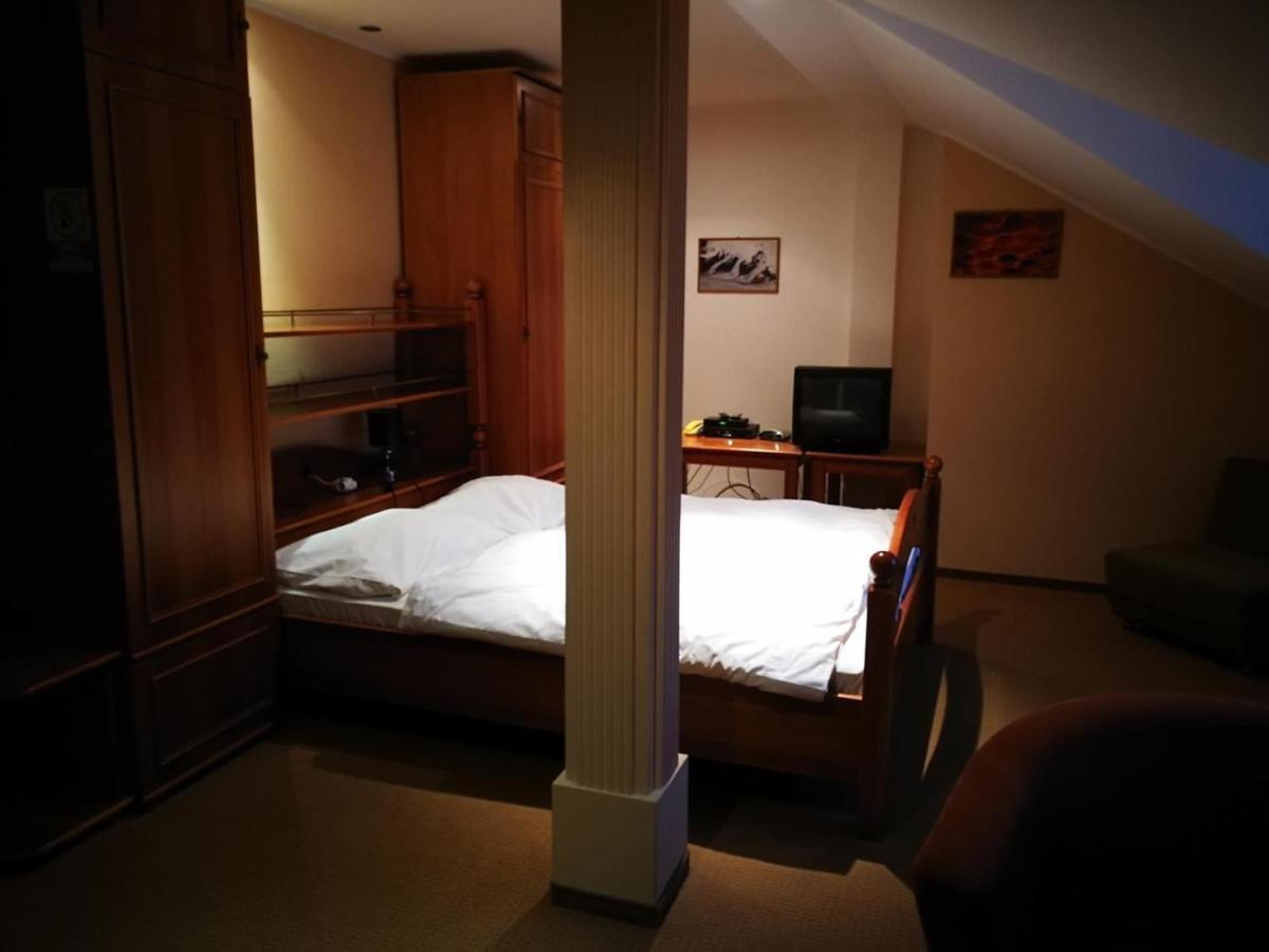 Hotel Mladost Lipany Buitenkant foto