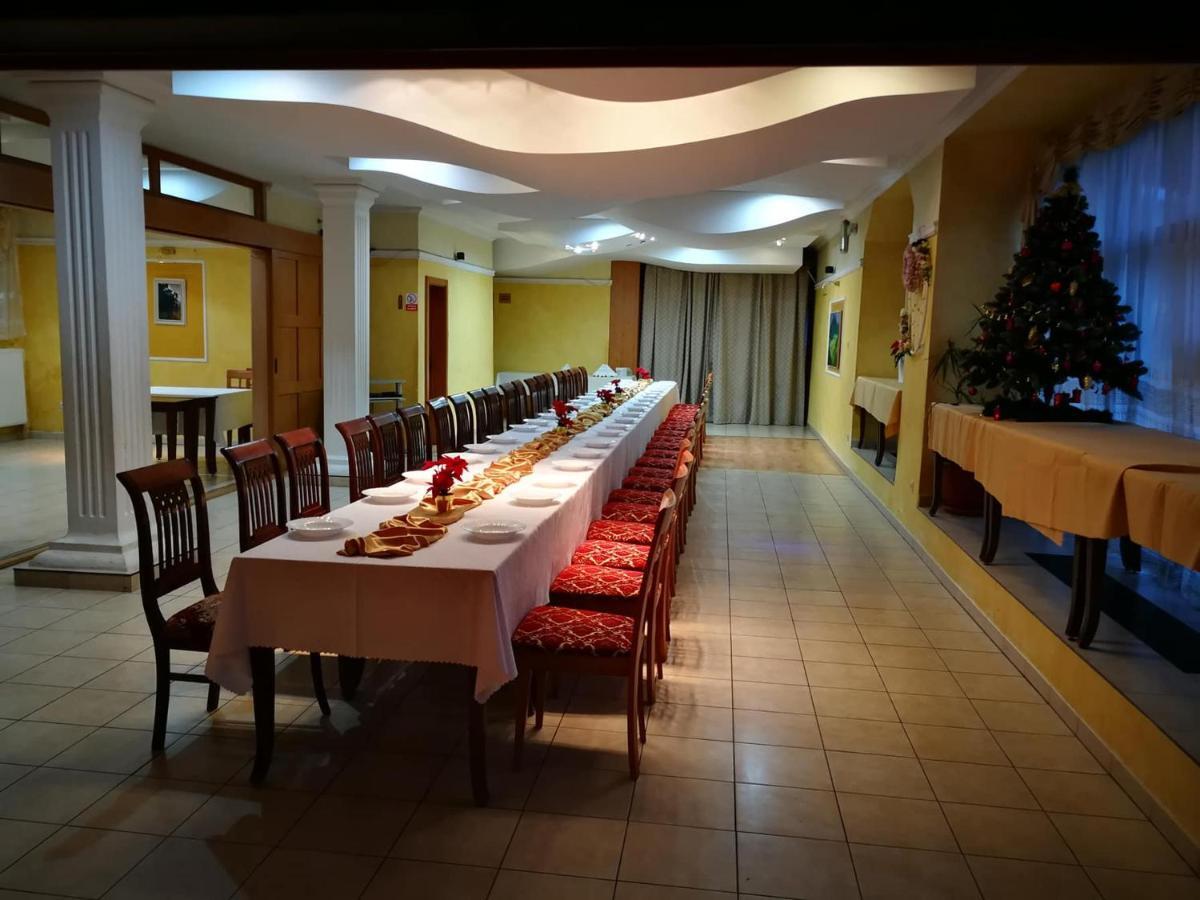 Hotel Mladost Lipany Buitenkant foto