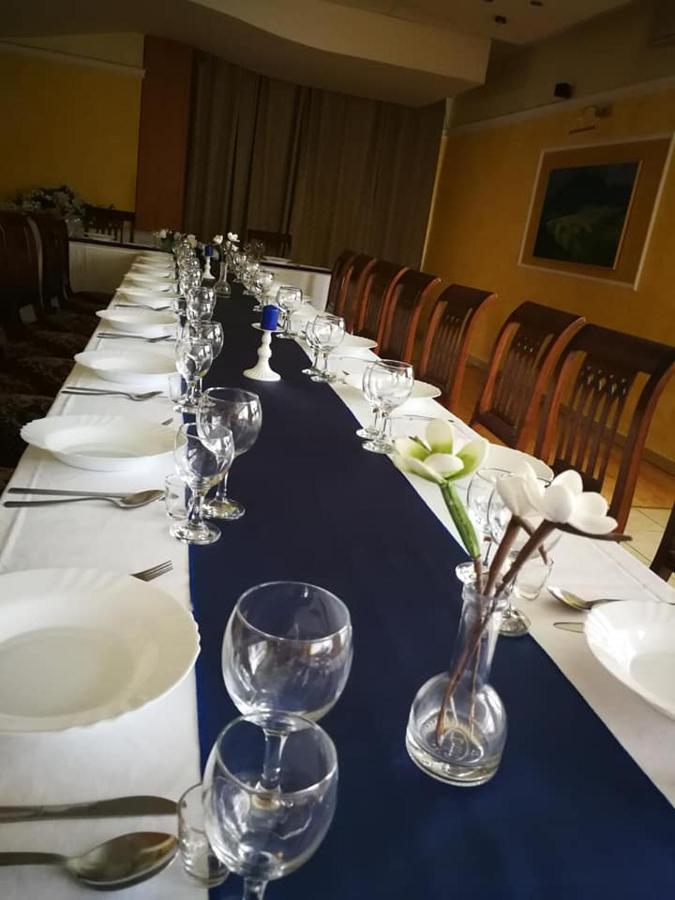 Hotel Mladost Lipany Buitenkant foto