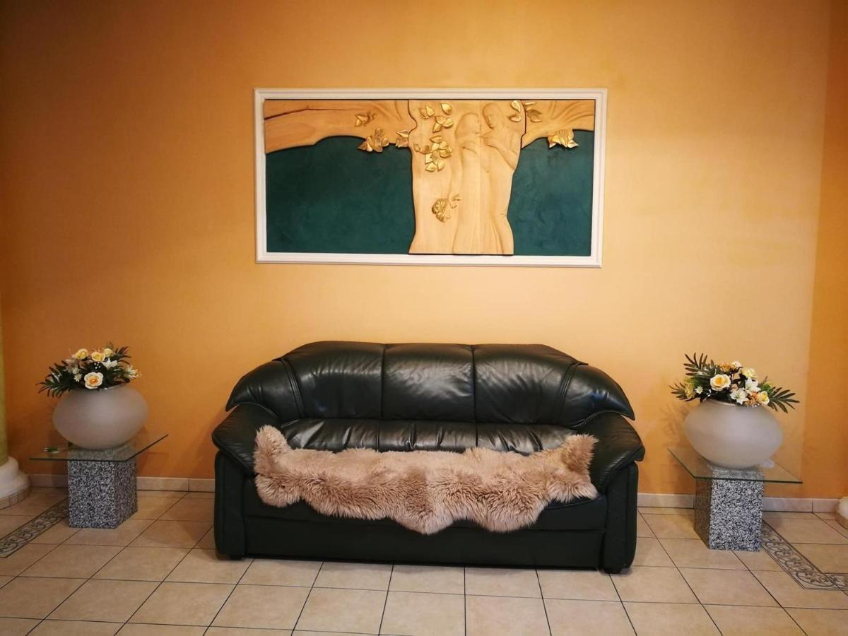 Hotel Mladost Lipany Buitenkant foto